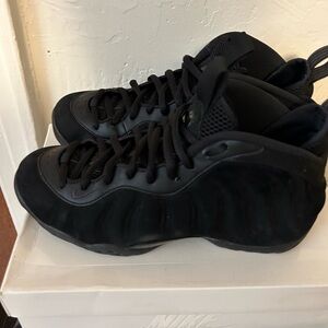 Air foamposite One PRM Triple Black/Anthrocite Size 9.5